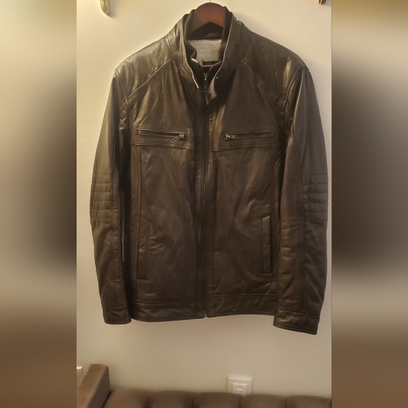 **SOLD** Danier leather jacket excellent condition - Picture 2 of 5